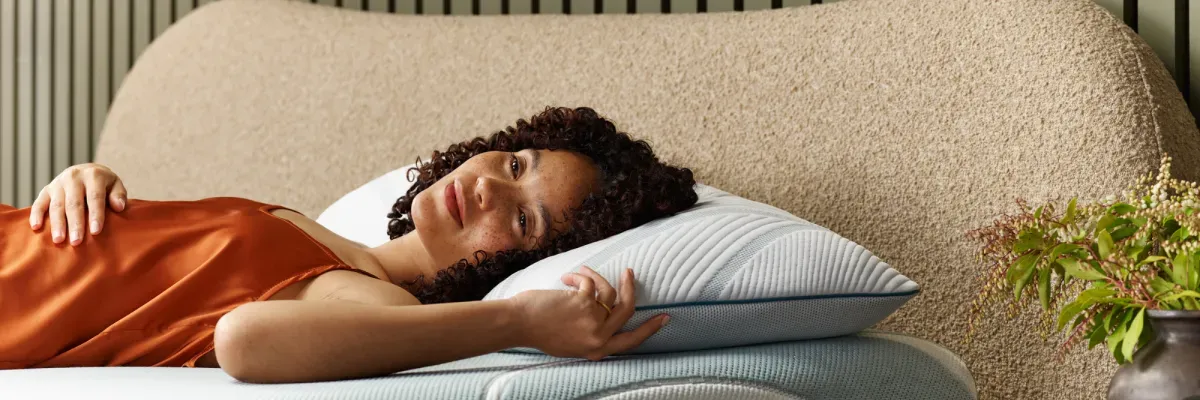 woman-waking-up-in-bed